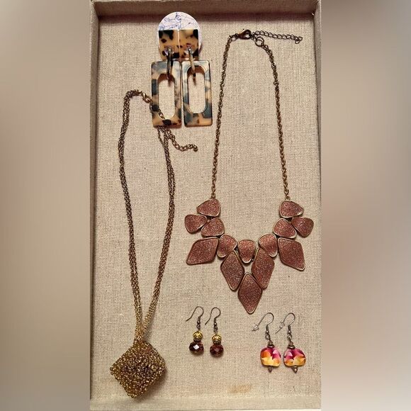 ⭐️3/$25⭐️ Vintage Jewelry Bundle Lot Gold Bronze - Picture 1 of 6